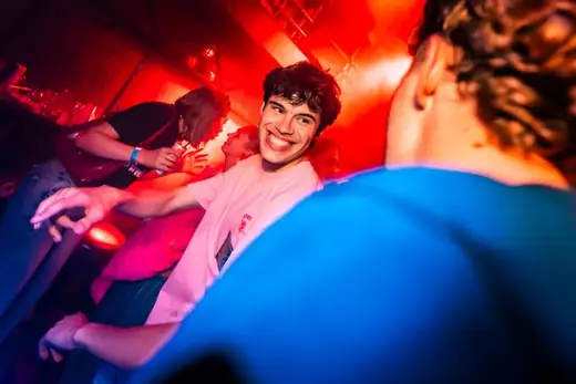 Feest bij Bar 2