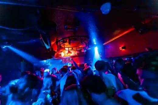 Feest bij Bar 2