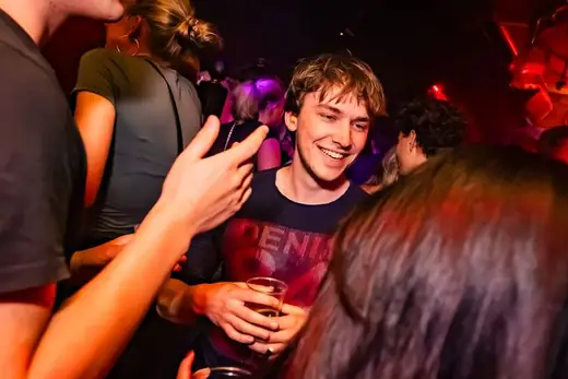 Feest bij Bar 2