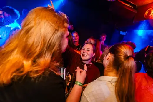 Feest bij Bar 2