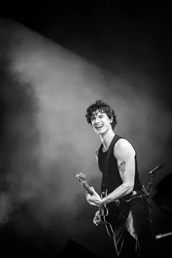 Shawn Mendes live op het podium